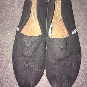 Toms size 7 black worm and comfortable